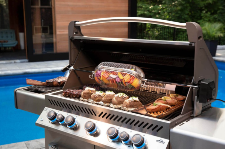 Napoleon Prestige 665 with rotisserie cooking